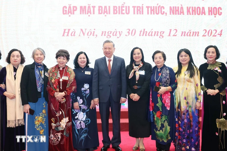 Tổng Bí thư Tô Lâm gặp mặt đại biểu trí thức, nhà khoa học - Ảnh 4.