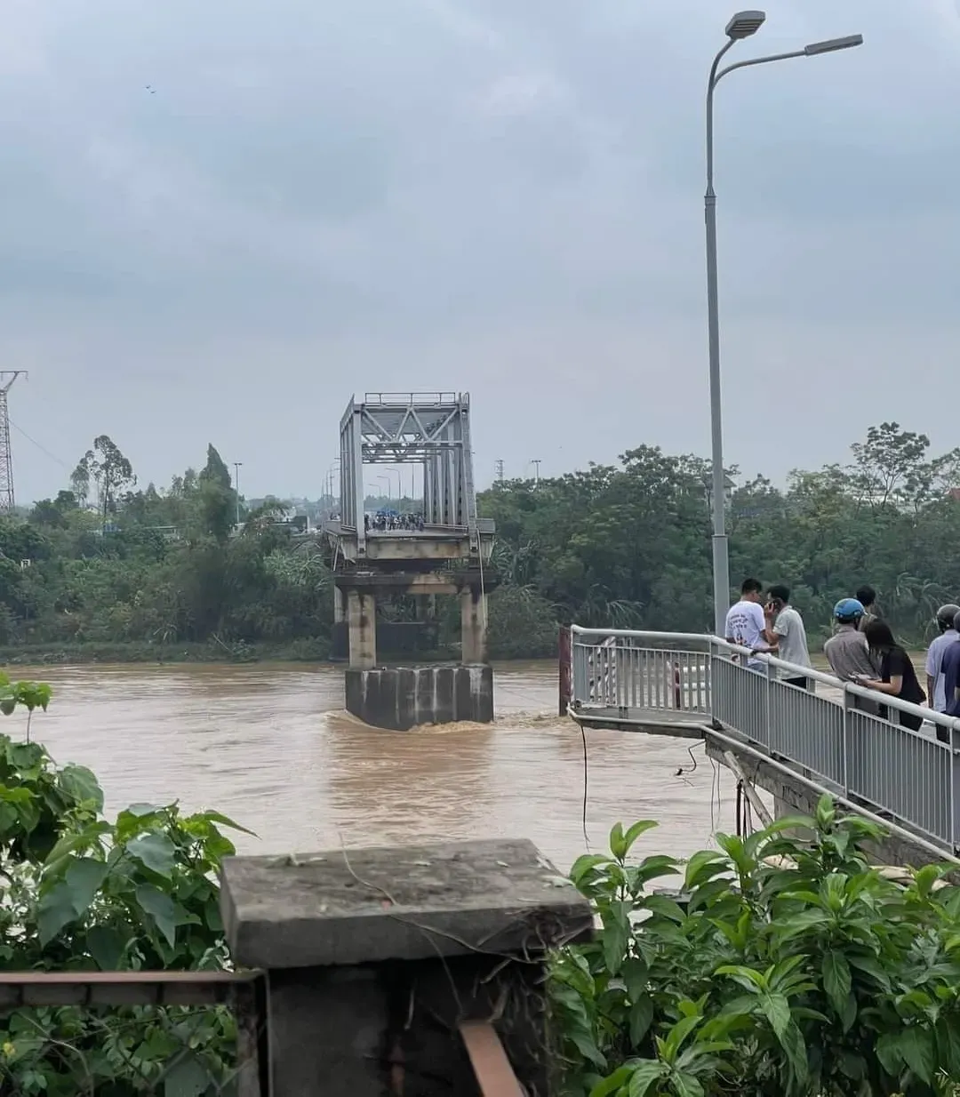 Năm 2024: Đất nước mạnh mẽ, kiên cường vượt qua bão lũ lịch sử - Ảnh 2.