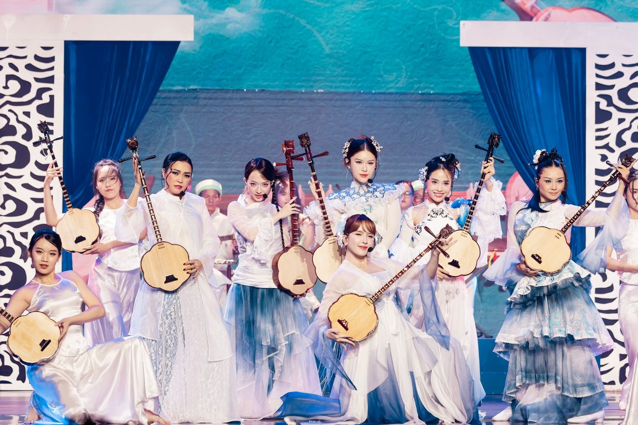 Ngọc Thanh Tâm gây tranh cãi khi hát cải lương