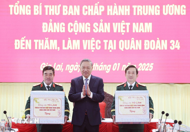 Tổng Bí thư Tô Lâm thăm cán bộ, chiến sỹ Quân đoàn 34 và Binh đoàn 15 ở Gia Lai - Ảnh 1.