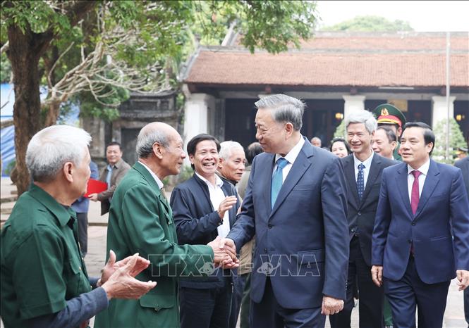 Tổng Bí thư Tô Lâm thăm và chúc Tết Đảng bộ, chính quyền và nhân dân tỉnh Hưng Yên - Ảnh 4.