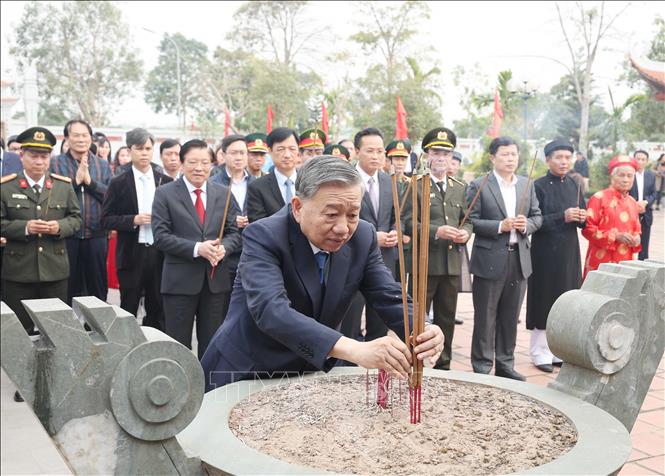 Tổng Bí thư Tô Lâm thăm và chúc Tết Đảng bộ, chính quyền và nhân dân tỉnh Hưng Yên - Ảnh 1.