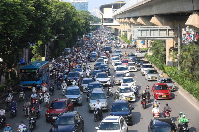 Hà Nội phát sinh 16 điểm ùn tắc giao thông - Ảnh 1.