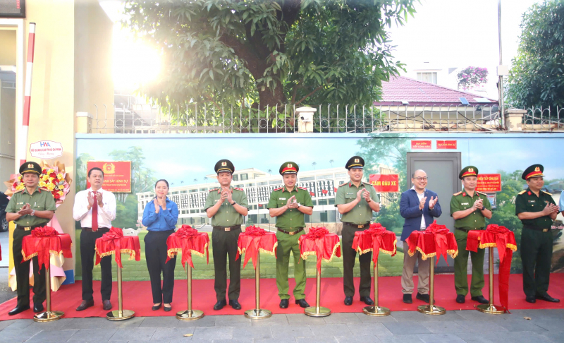 TP Hồ Chí Minh khánh thành công trình bích họa Việt Nam tươi đẹp thứ 16 - Ảnh 1.