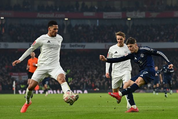 Joshua Zirkzee giúp Man Utd phục thù Arsenal, chiến thắng penalty đầy kịch tính - Ảnh 2.