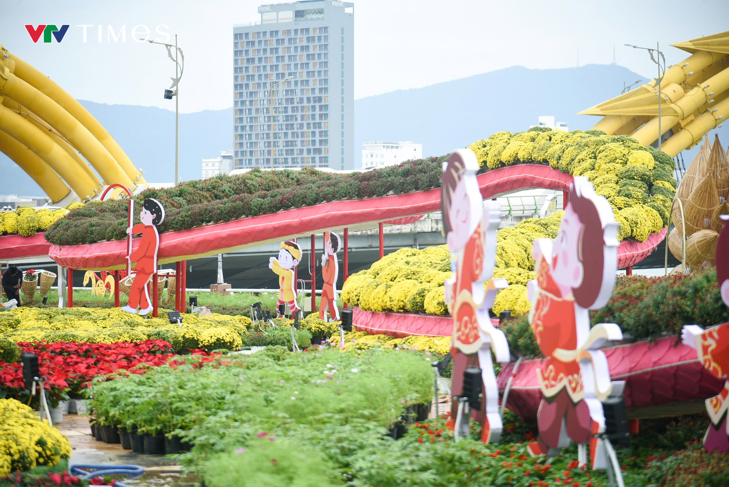 Đà Nẵng trình làng linh vật rắn uy nghi bên sông Hàn - Ảnh 8.