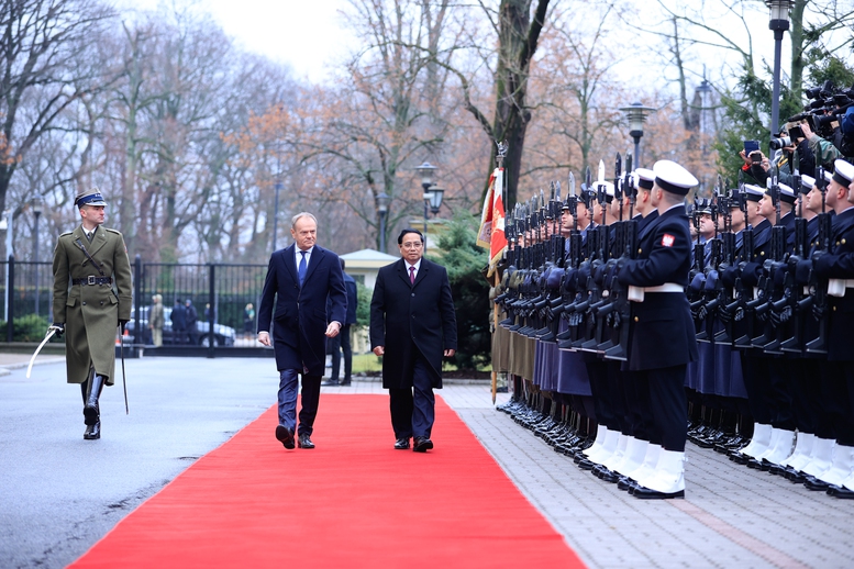 Thủ tướng Donald Tusk chủ trì lễ đón Thủ tướng Phạm Minh Chính thăm chính thức Ba Lan - Ảnh 5.