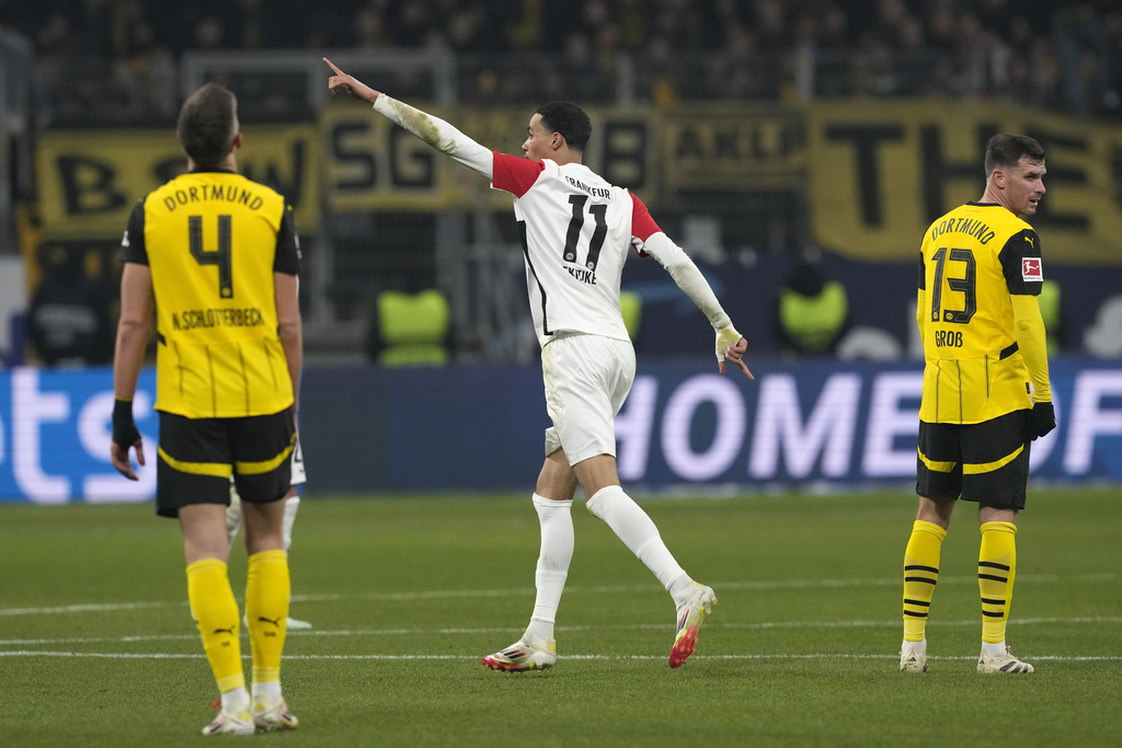 Vượt qua Dortmund, Frankfurt áp sát nhóm đầu Bundesliga - Ảnh 1.