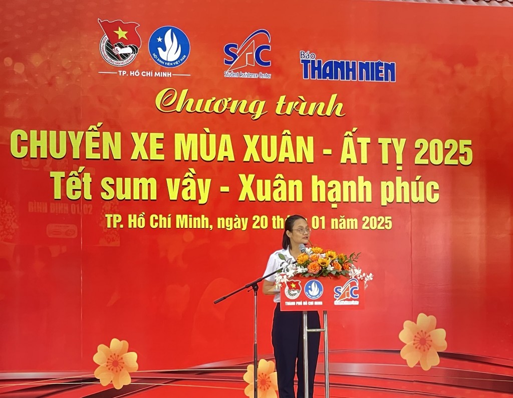 Chuyến xe mùa xuân đưa hơn 2.000 sinh viên, người lao động về quê đón Tết miễn phí - Ảnh 1.