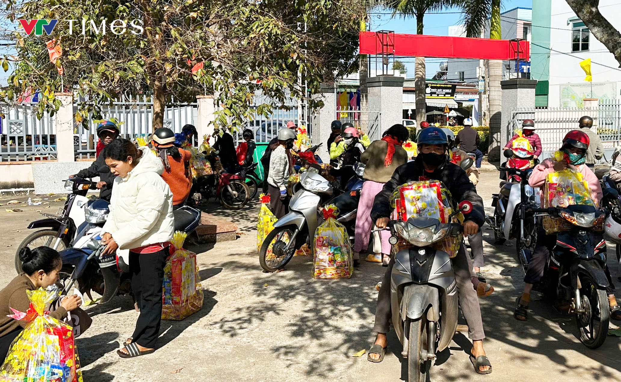 Tết yêu thương cho người dân tộc thiểu số có hoàn cảnh khó khăn ở Đắk Lắk - Ảnh 4.