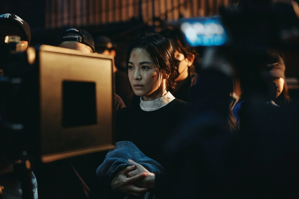 song-hye-kyo-dark-nuns2-17374251168391981882196-42579545063817133621487.jpeg