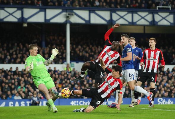 VAR tại Premier League: Những sai lầm và nỗ lực cải thiện trong mùa giải 2024/25 - Ảnh 2.