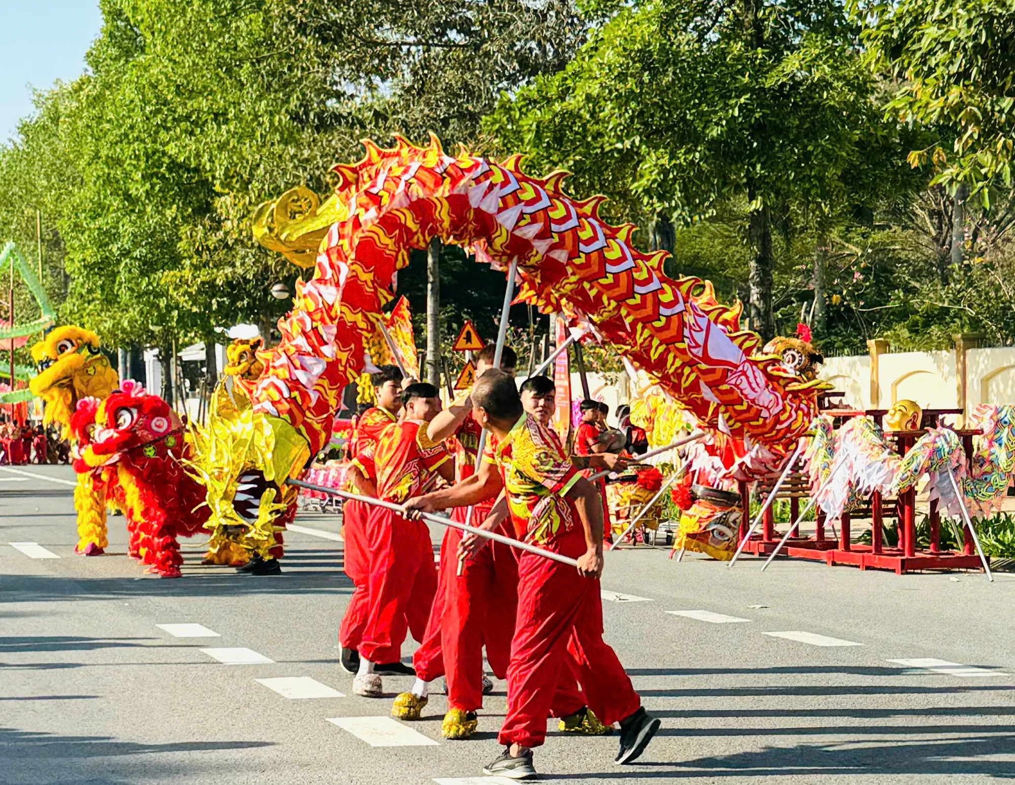 Chương trình biểu diễn nghệ thuật Lân Sư Rồng của Bình Dương xác lập kỷ ...