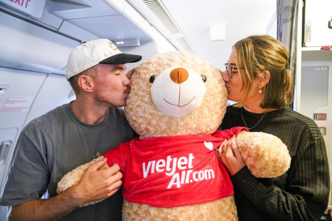 Bay Vietjet là có gấu trong mùa lễ Valentine này - Ảnh 9.