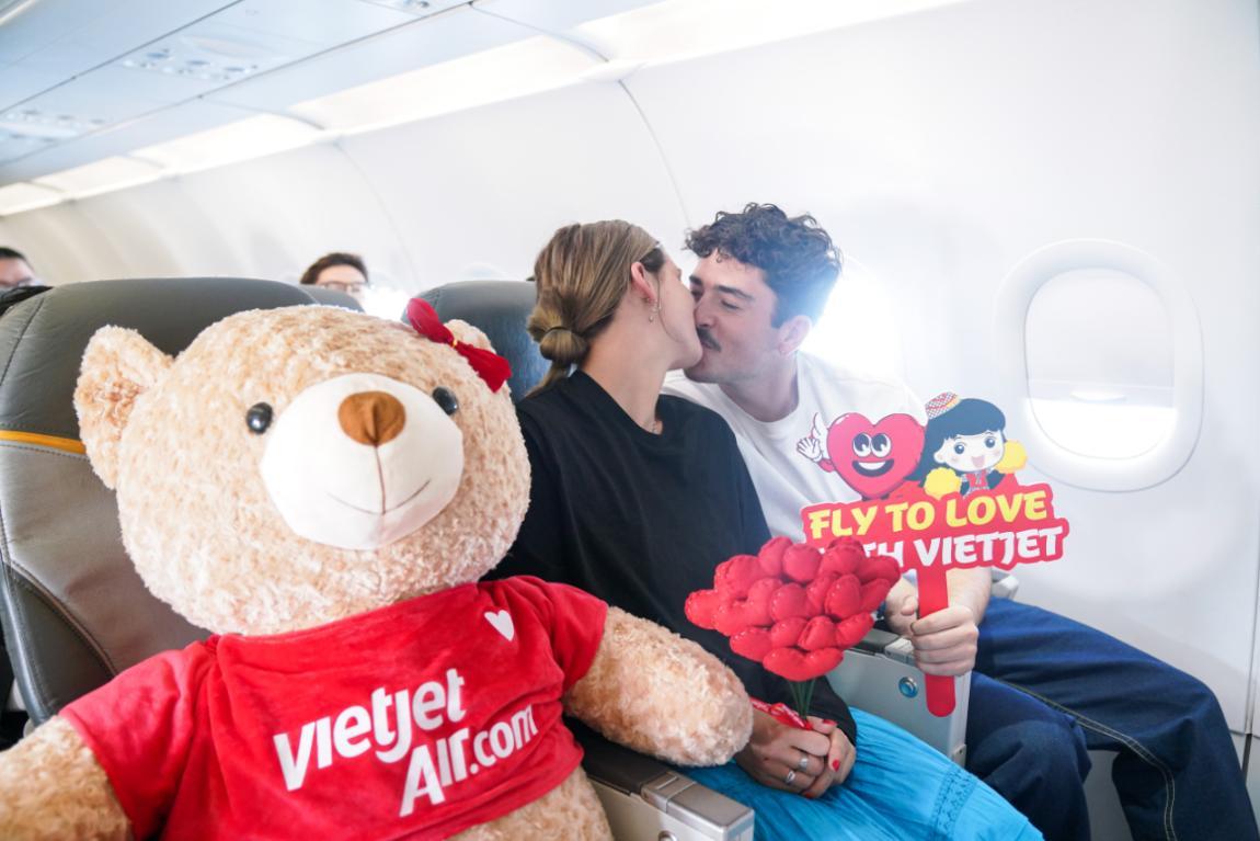 Bay Vietjet là có gấu trong mùa lễ Valentine này - Ảnh 14.