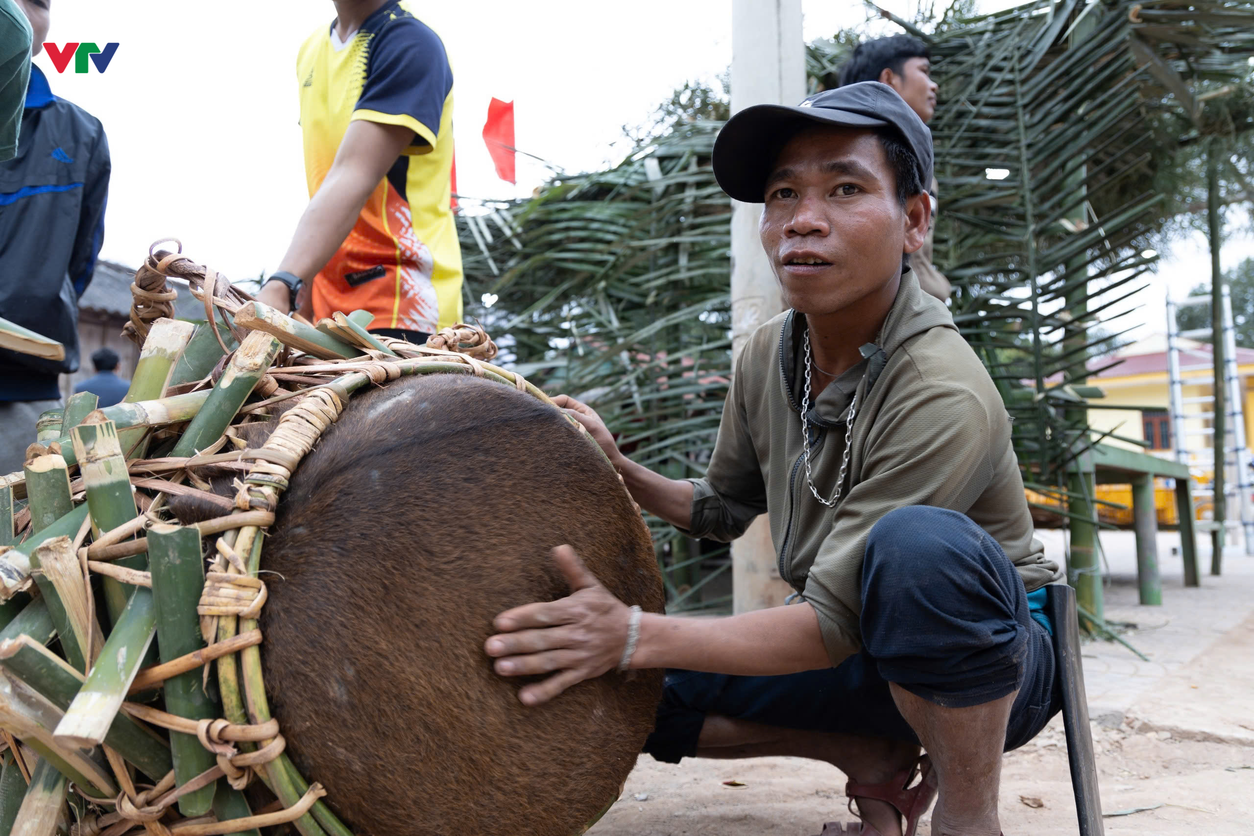 Độc đáo Lễ hội đập trống của người Ma Coong - Ảnh 2.