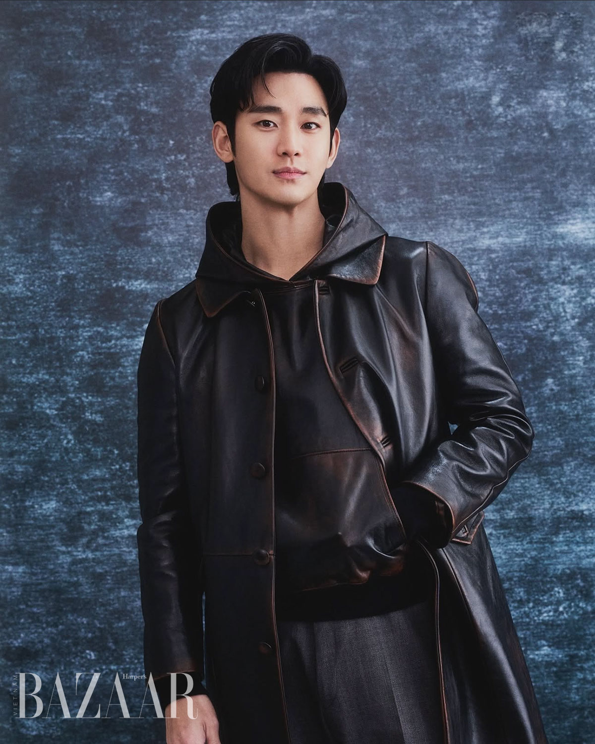 front-row-prada-men-thu-dong-2025-milan-kim-soo-hyun-04-1741664239268-1741664239321433964573-01732143735438151580601.jpeg