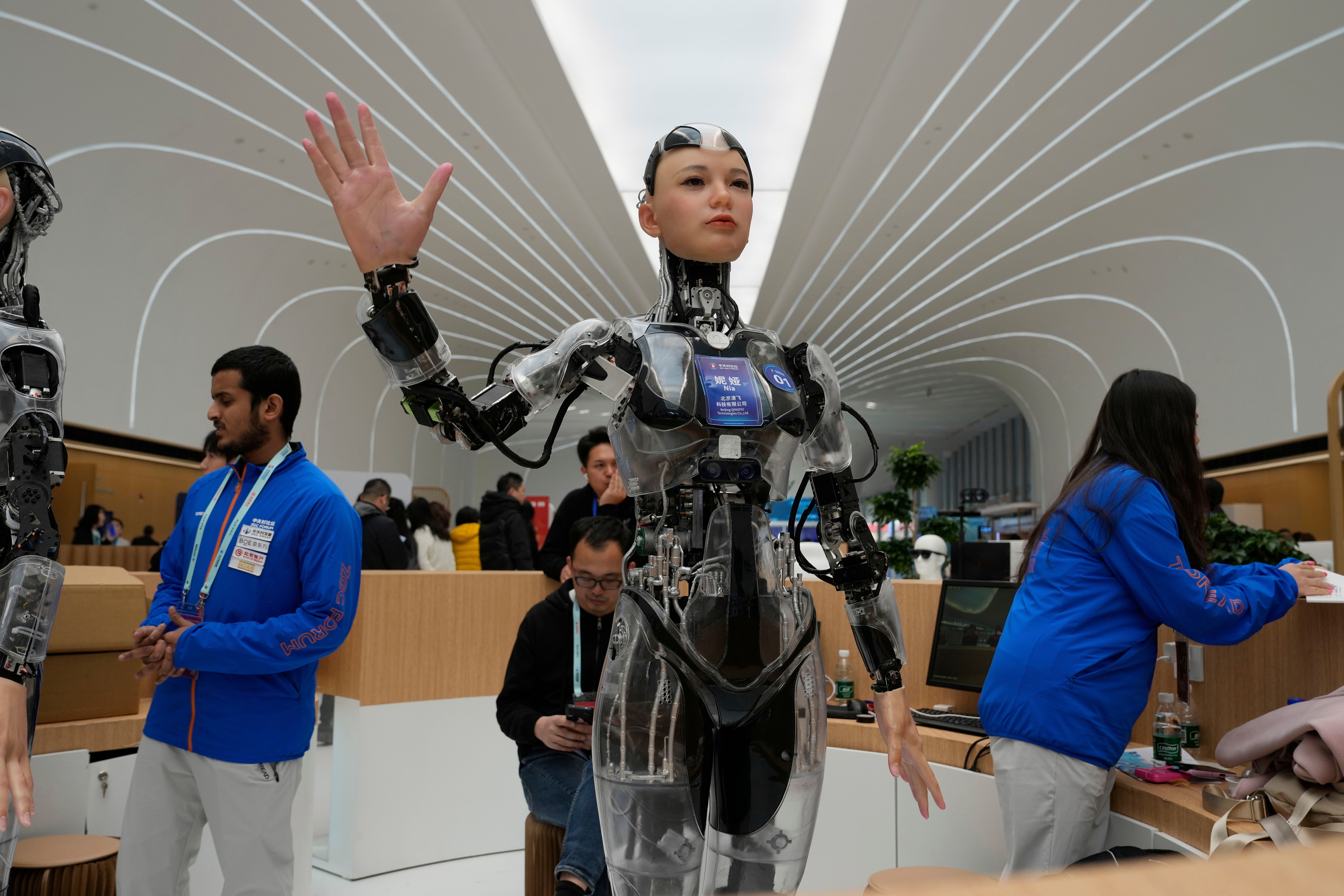 Cuộc đua sản xuất robot hình người