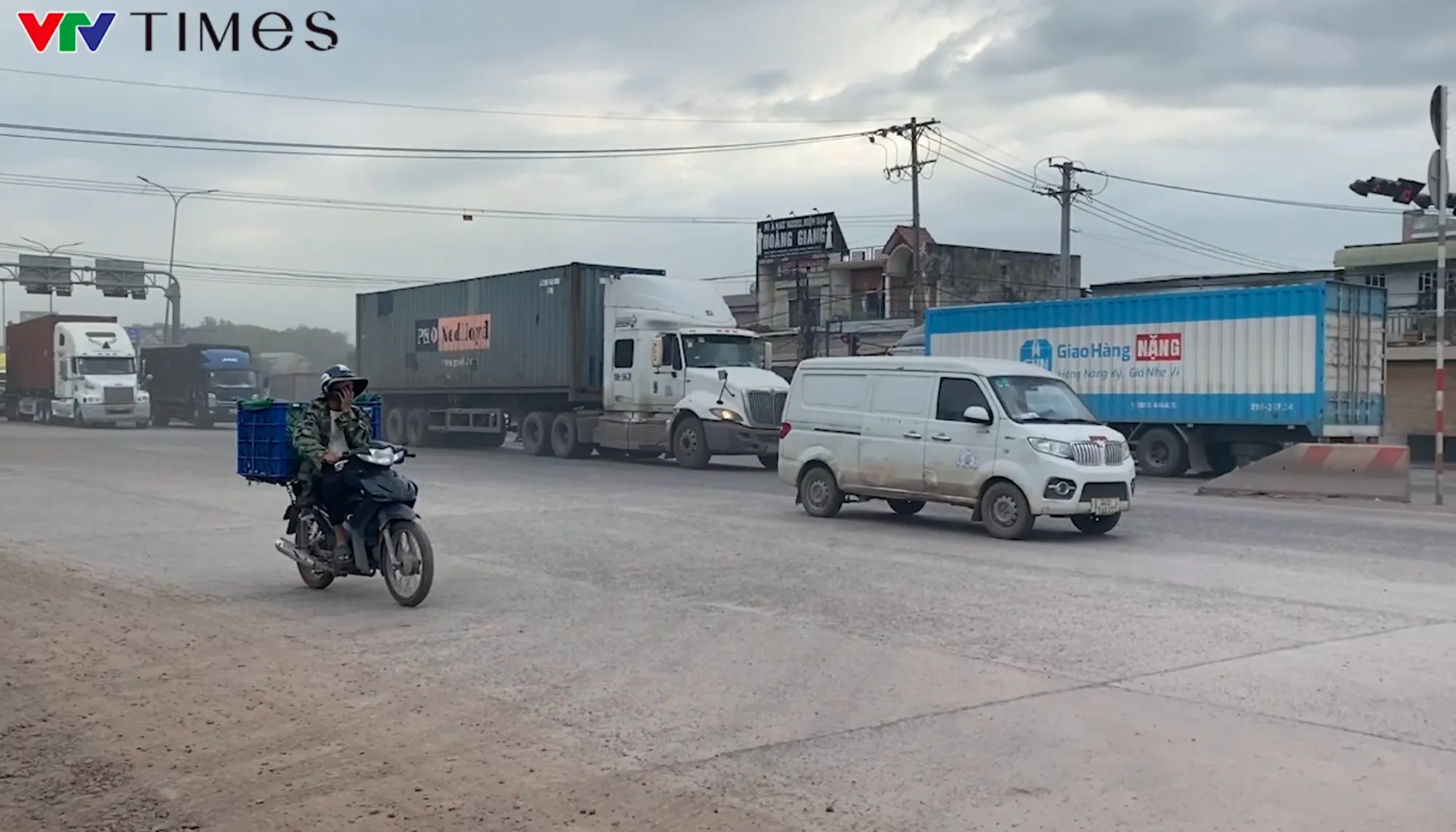 Đồng Nai: Xe ben mỏ đá hoành hành gây bụi mù mịt ra môi trường- Ảnh 4.