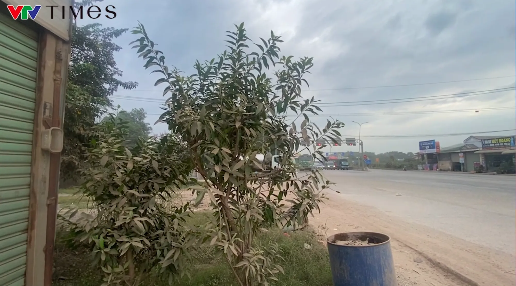 Đồng Nai: Xe ben mỏ đá hoành hành gây bụi mù mịt ra môi trường- Ảnh 5.
