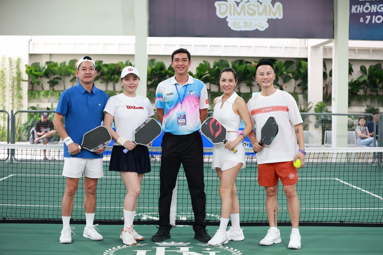 Giải pickleball với thể thức độc, lạ thu hút các cặp đôi nghệ sĩ và vận động viên nổi tiếng- Ảnh 2.
