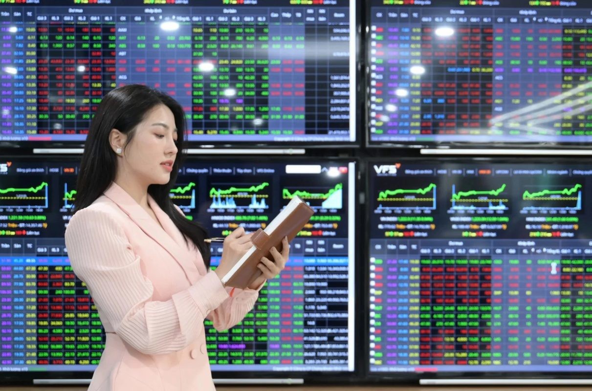 Chứng kho&aacute;n th&aacute;ng 5/2026: VN-Index "n&eacute;n l&ograve; xo" trước ngưỡng cửa n&acirc;ng hạng - Ảnh 2.