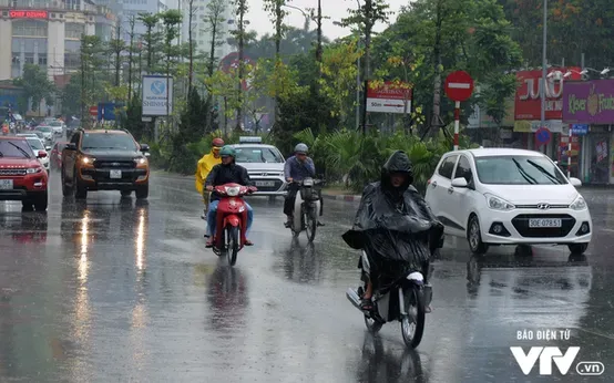 Bắc Bộ nắng r&aacute;o trước khi đ&oacute;n mưa d&ocirc;ng từ chiều nay- Ảnh 1.