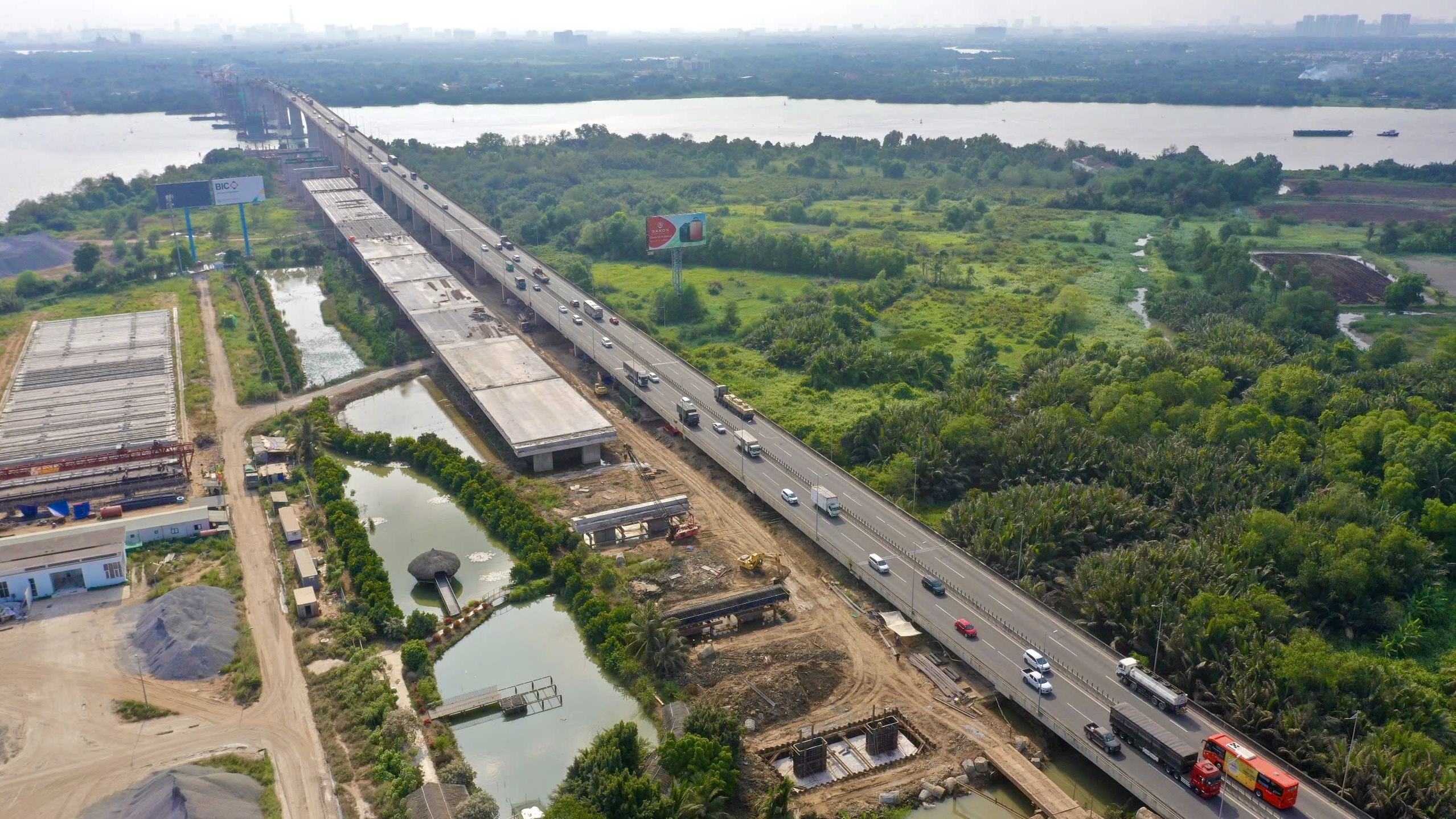 To&agrave;n cảnh thi c&ocirc;ng tr&ecirc;n dự &aacute;n mở rộng cao tốc TP Hồ Ch&iacute; Minh - Long Th&agrave;nh - Ảnh 6.