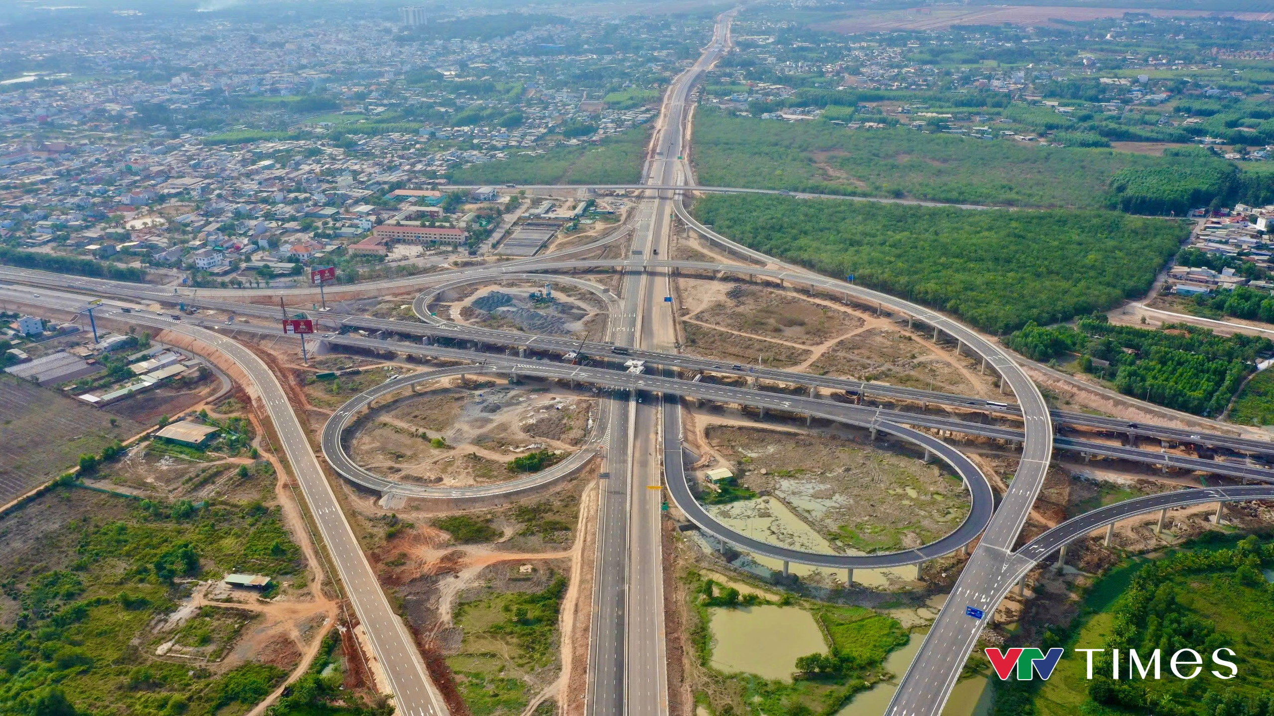 To&agrave;n cảnh thi c&ocirc;ng tr&ecirc;n dự &aacute;n mở rộng cao tốc TP Hồ Ch&iacute; Minh - Long Th&agrave;nh - Ảnh 1.