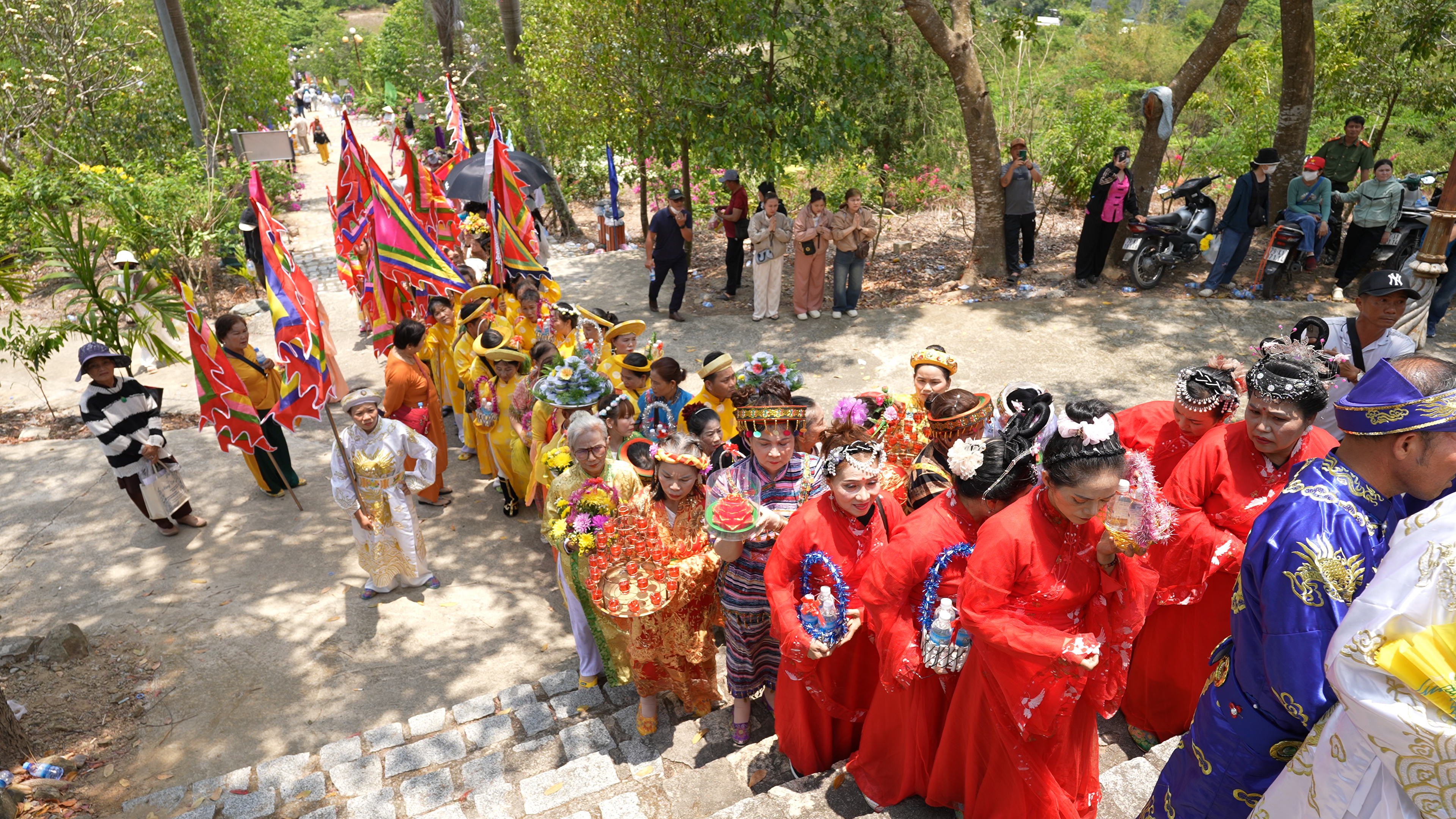 Lễ hội Am Ch&uacute;a: T&ocirc;n vinh t&iacute;n ngưỡng thờ Mẫu  - Ảnh 8.