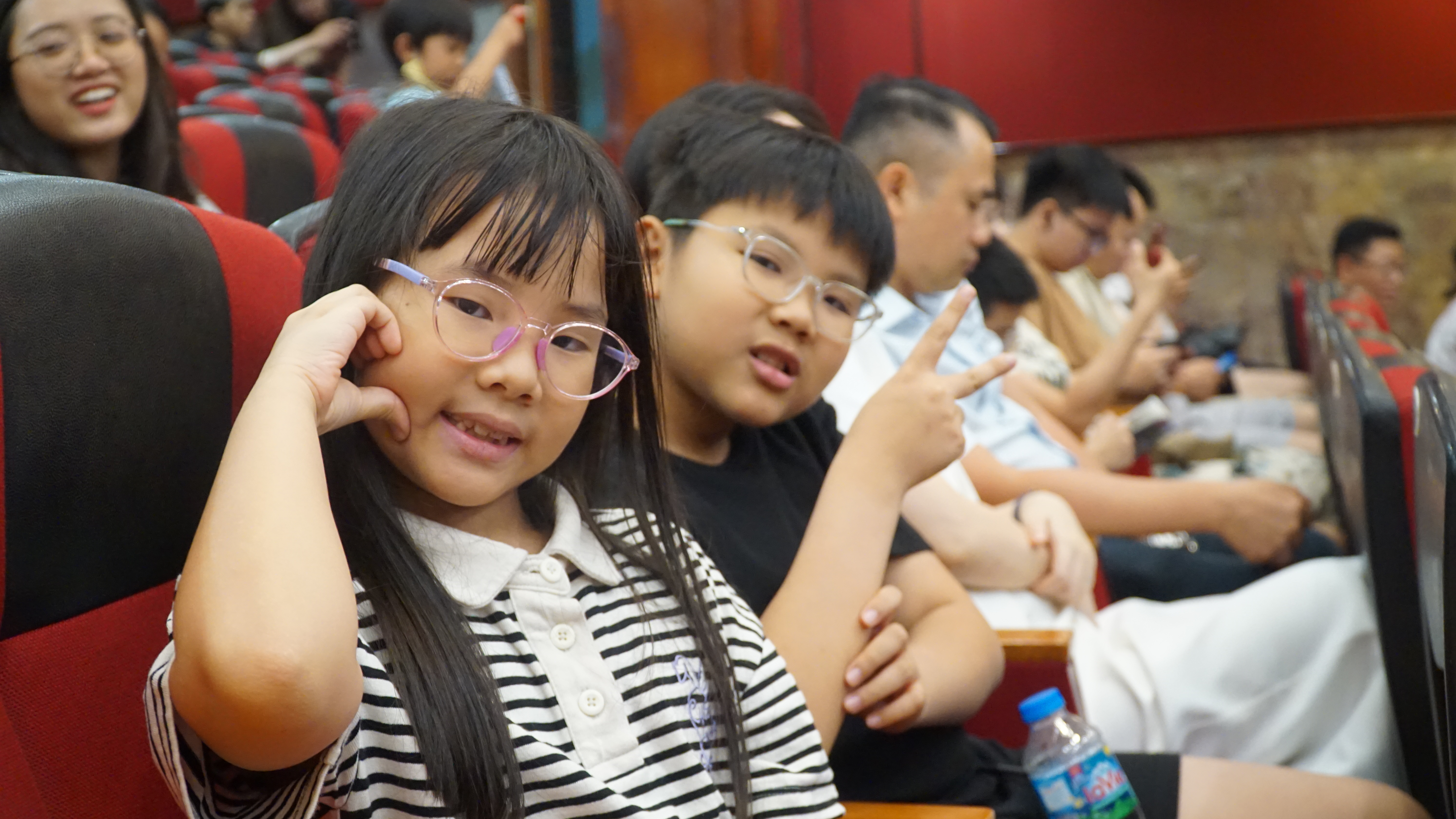 &ldquo;Kh&ocirc;ng gia đ&igrave;nh&rdquo; - Khi văn học Ph&aacute;p tỏa s&aacute;ng tr&ecirc;n s&acirc;n khấu kịch Việt Nam - Ảnh 1.