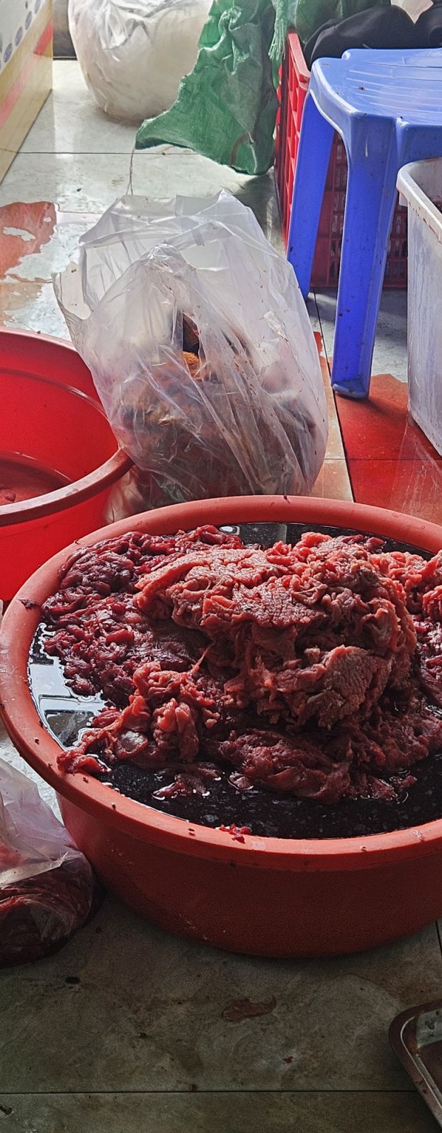 Phát hiện hơn 65 tấn thịt bò giả, thịt ngâm hóa chất đã bán ra thị trường- Ảnh 2. Phát hiện hơn 65 tấn thịt bò giả, thịt ngâm hóa chất đã bán ra thị trường- Ảnh 2.