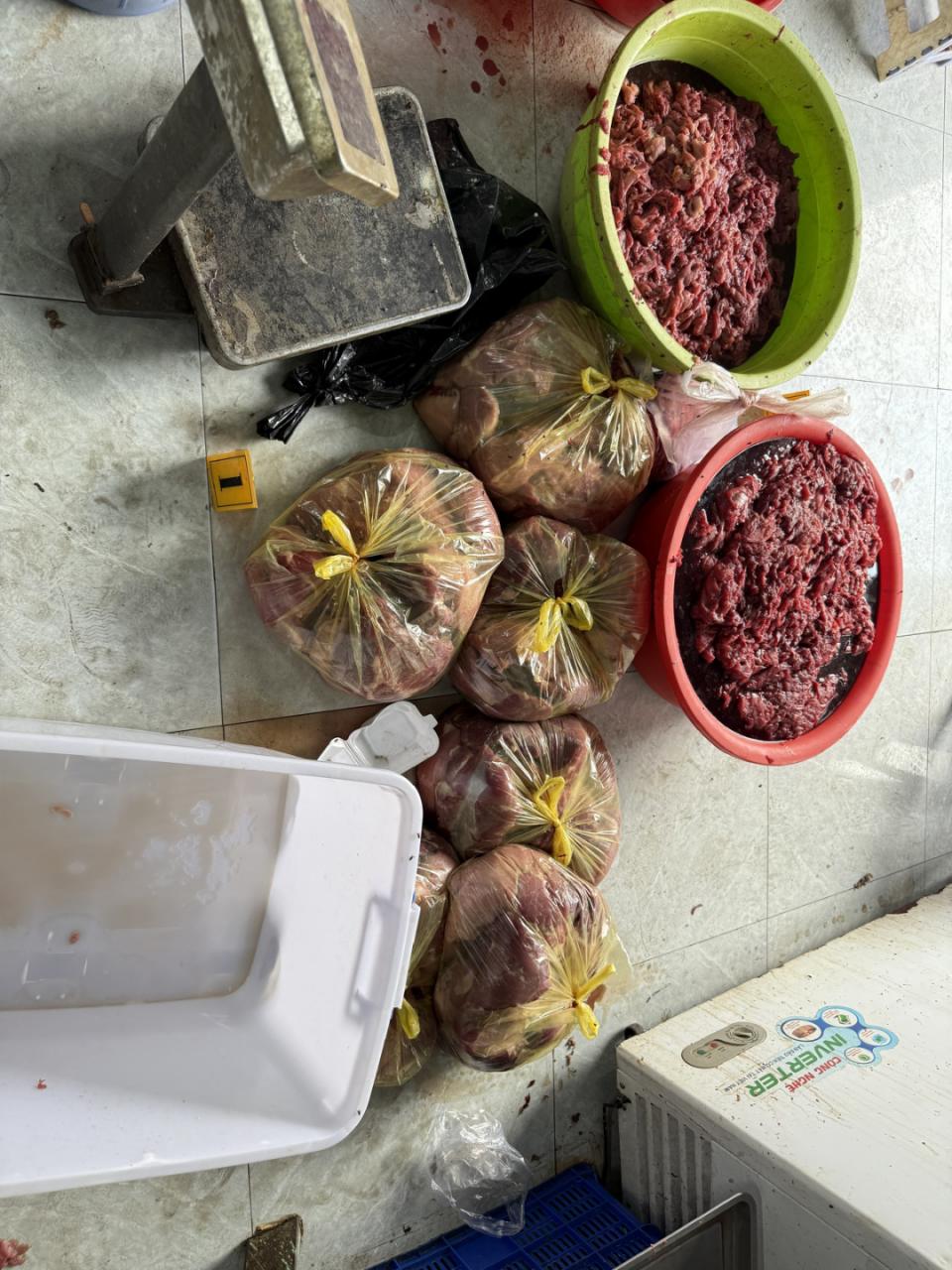 Phát hiện hơn 65 tấn thịt bò giả, thịt ngâm hóa chất đã bán ra thị trường- Ảnh 1. Phát hiện hơn 65 tấn thịt bò giả, thịt ngâm hóa chất đã bán ra thị trường- Ảnh 1.