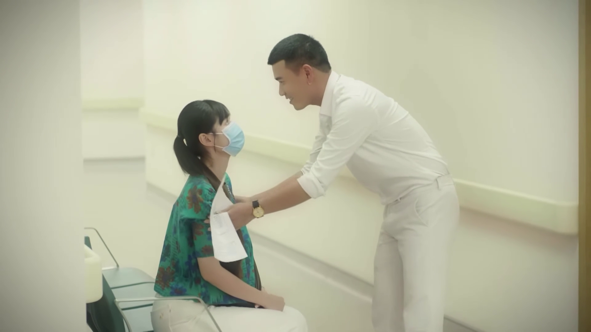 Bước chân vào đời - Tập 34: Trang đi khám sản khoa, Hưng tỏ tình lần nữa - Ảnh 1.
