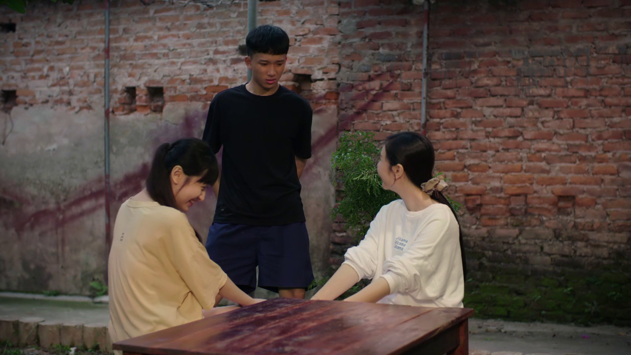 Bước chân vào đời - Tập 34: Thương vẫn nhớ Quân, Lâm ngang nhiên 'thả thính' - Ảnh 1.
