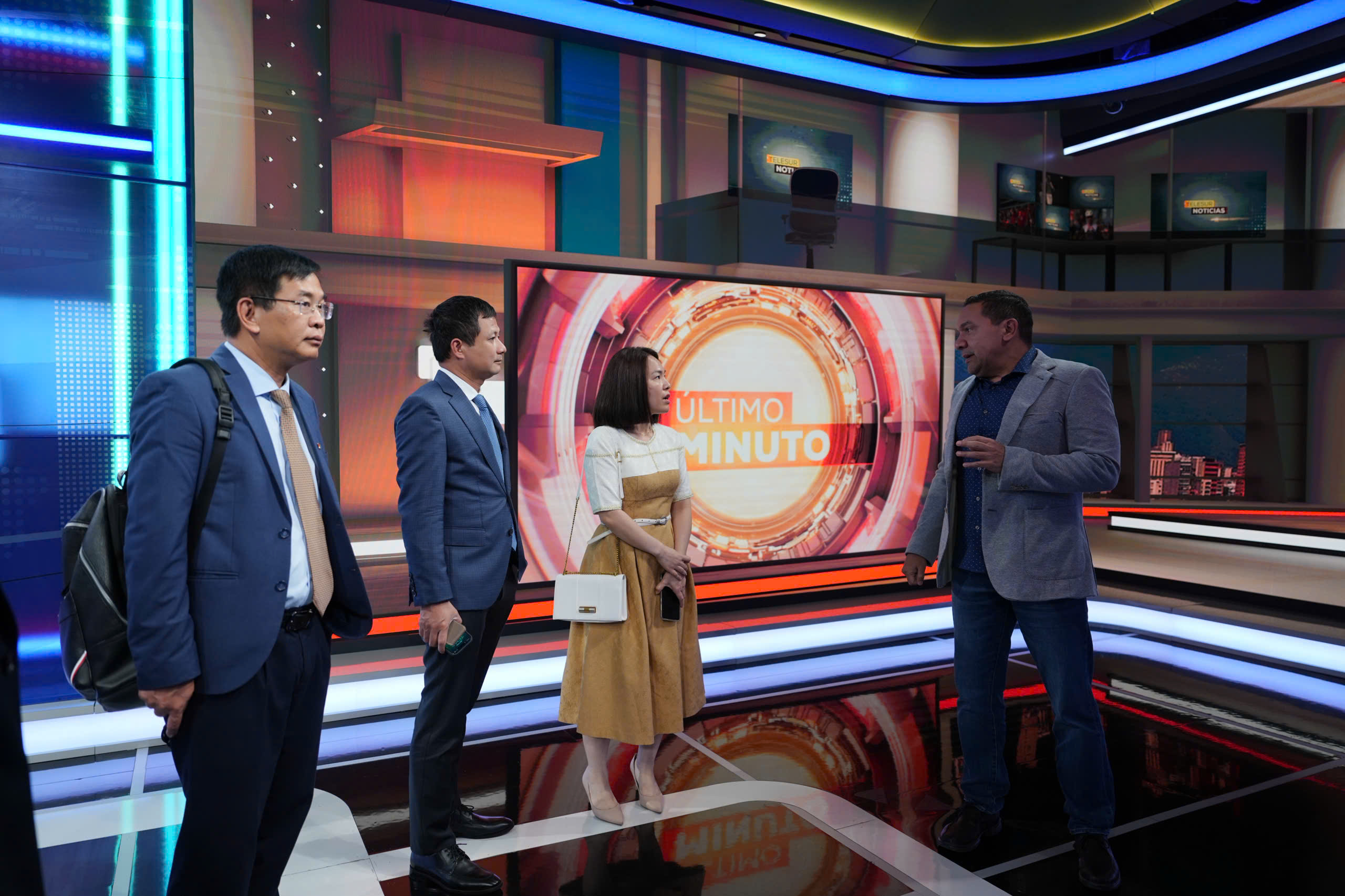 Ban Truyền hình đối ngoại, Đài THVN và Đài Truyền hình Phương Nam (TeleSUR) ký thỏa thuận hợp tác- Ảnh 6. Ban Truyền hình đối ngoại, Đài THVN và Đài Truyền hình Phương Nam (TeleSUR) ký thỏa thuận hợp tác- Ảnh 6.