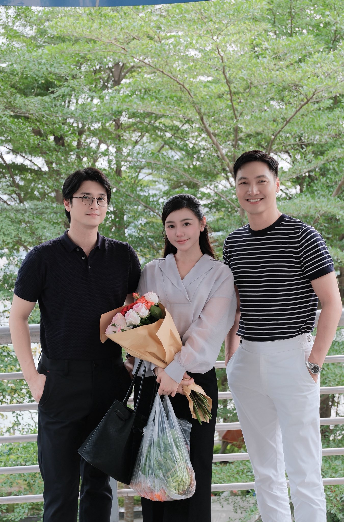 Bước ch&acirc;n v&agrave;o đời: D&agrave;n diễn vi&ecirc;n 'xả ảnh' kết phim, hai so&aacute;i ca g&acirc;y sốt- Ảnh 1.