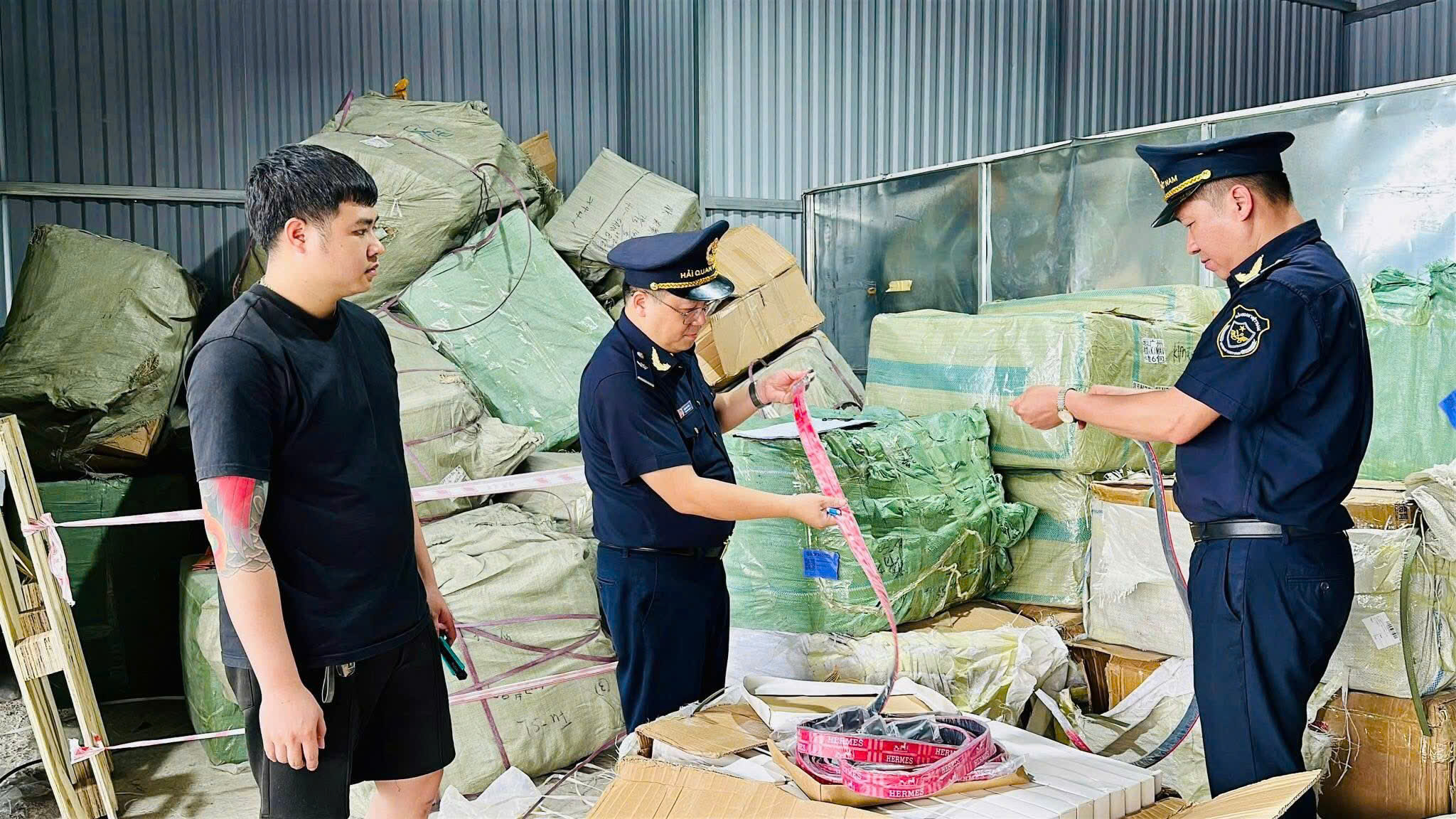 Ng&agrave;nh Hải quan quyết liệt gỡ n&uacute;t thắt sở hữu tr&iacute; tuệ - Ảnh 1.