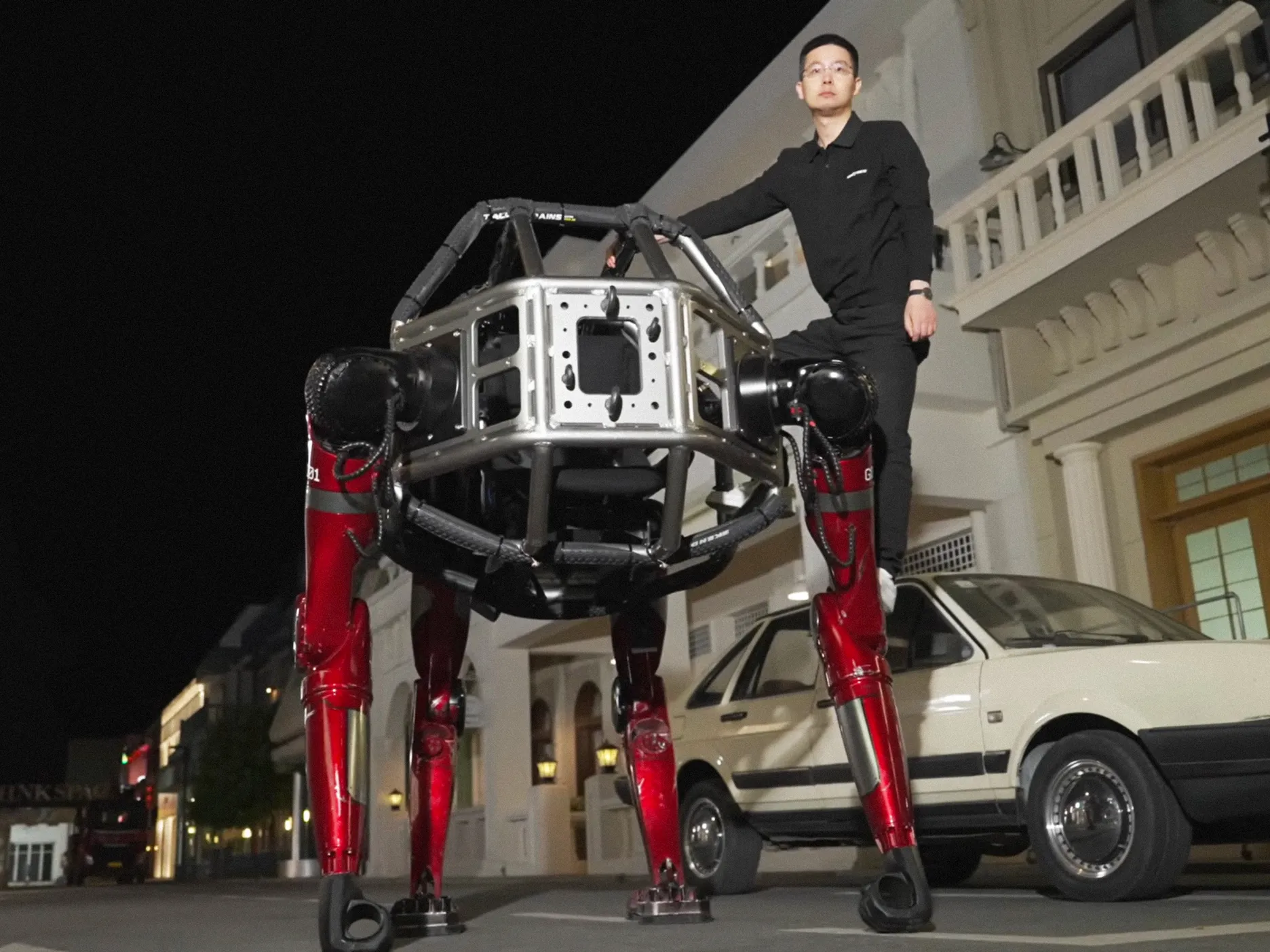 Khoa học viễn tưởng thành hiện thực: Ông lớn công nghệ Trung Quốc ra mắt robot "biến hình" đầu tiên trên thế giới- Ảnh 2. Khoa học viễn tưởng thành hiện thực: Ông lớn công nghệ Trung Quốc ra mắt robot "biến hình" đầu tiên trên thế giới- Ảnh 2.
