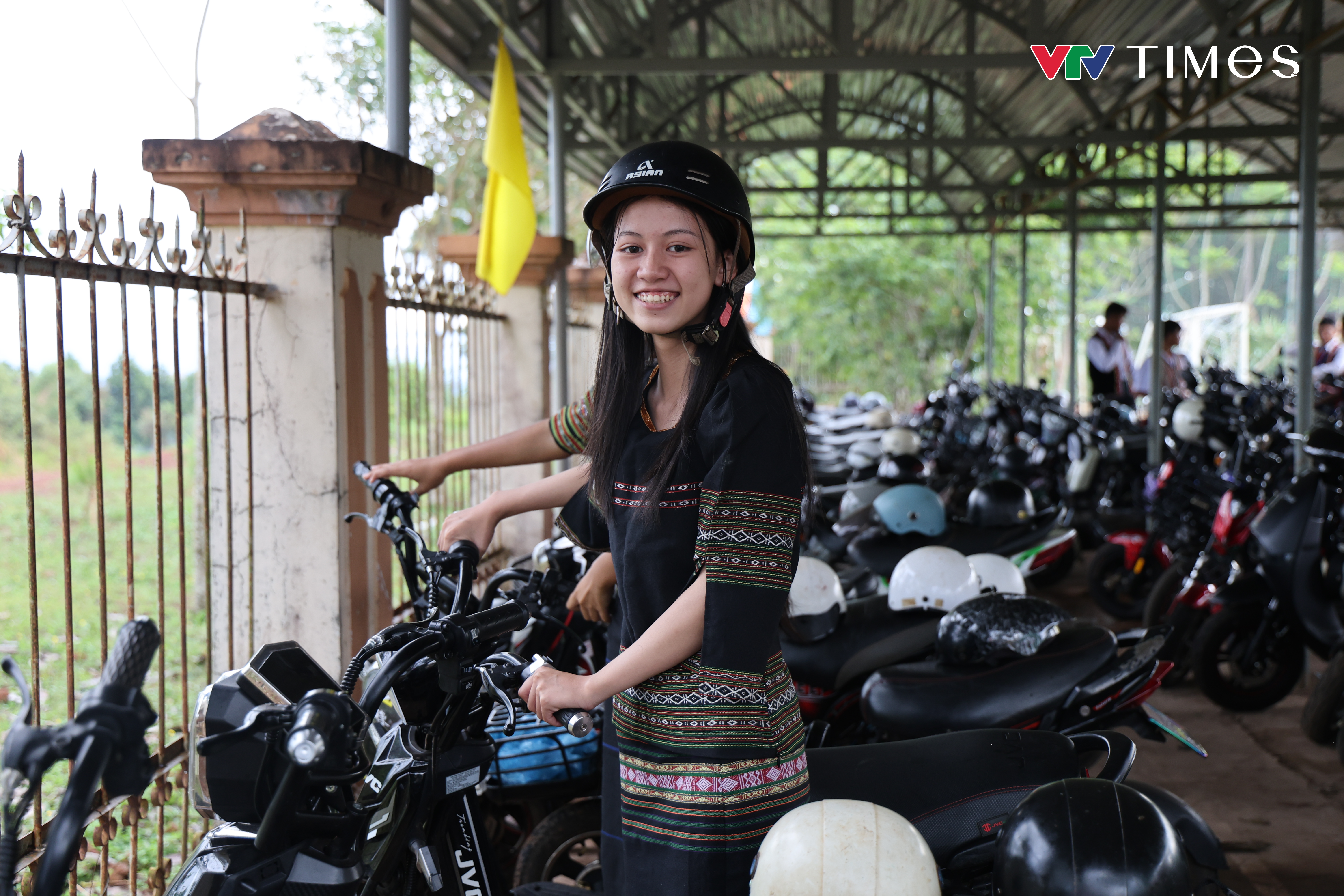Lâm Đồng: "Định danh" xe cho học sinh vùng sâu - Ảnh 2.