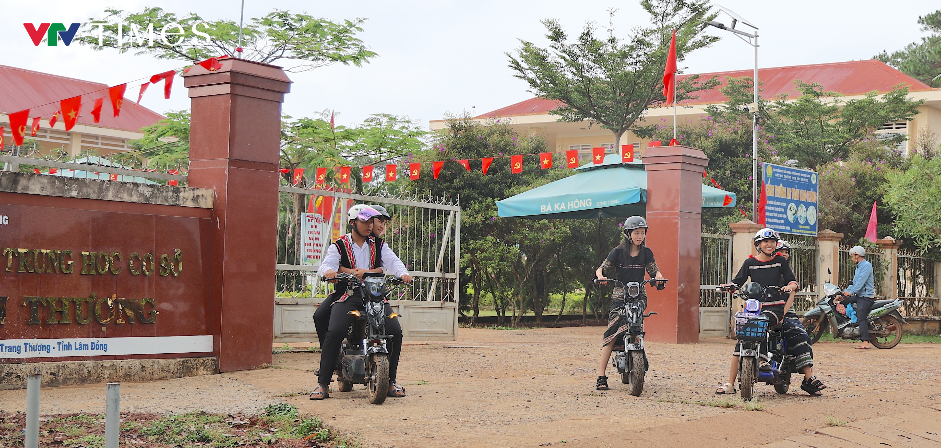 Lâm Đồng: "Định danh" xe cho học sinh vùng sâu - Ảnh 1.