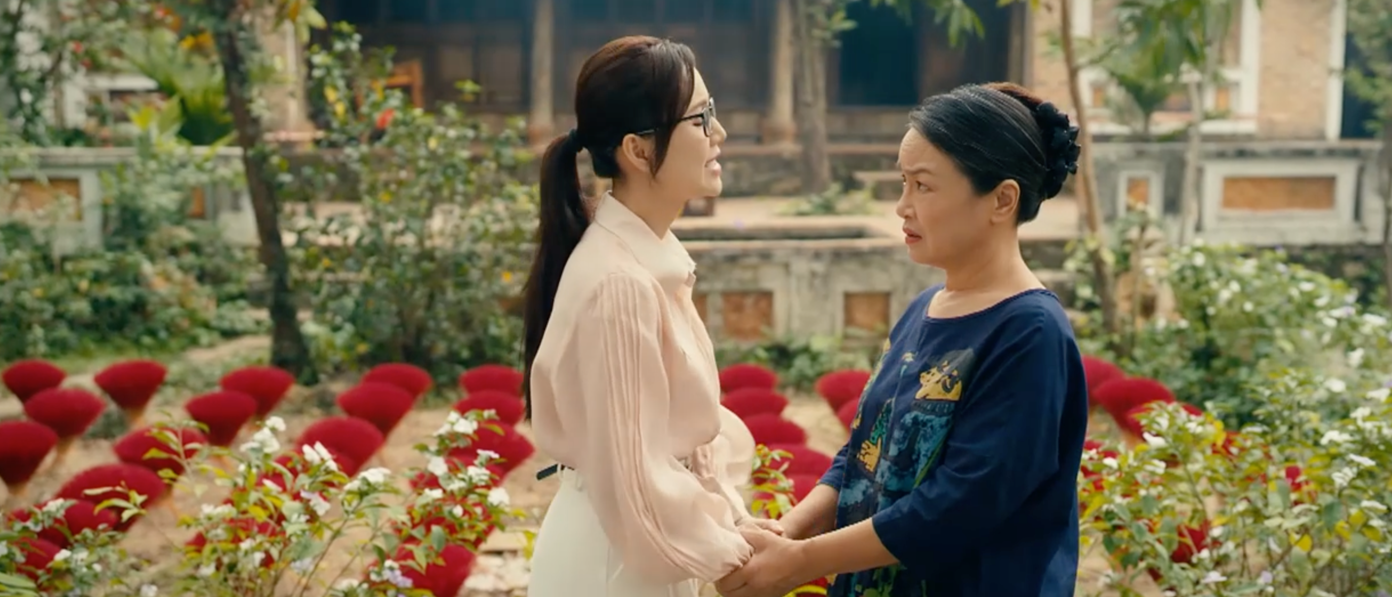 Ngược đường ngược nắng - Tập 29: B&agrave; Diện t&igrave;m gặp &ocirc;ng Ph&uacute;c, phản đối chuyện t&igrave;nh cảm của Mai v&agrave; Trung - Ảnh 8.