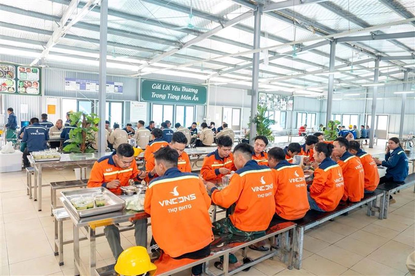 Vingroup tuyển dụng giai đoạn 1 hơn 20.000 lao động l&agrave;m việc tại Khu đ&ocirc; thị Thể thao Quốc tế H&agrave; Nội- Ảnh 1.