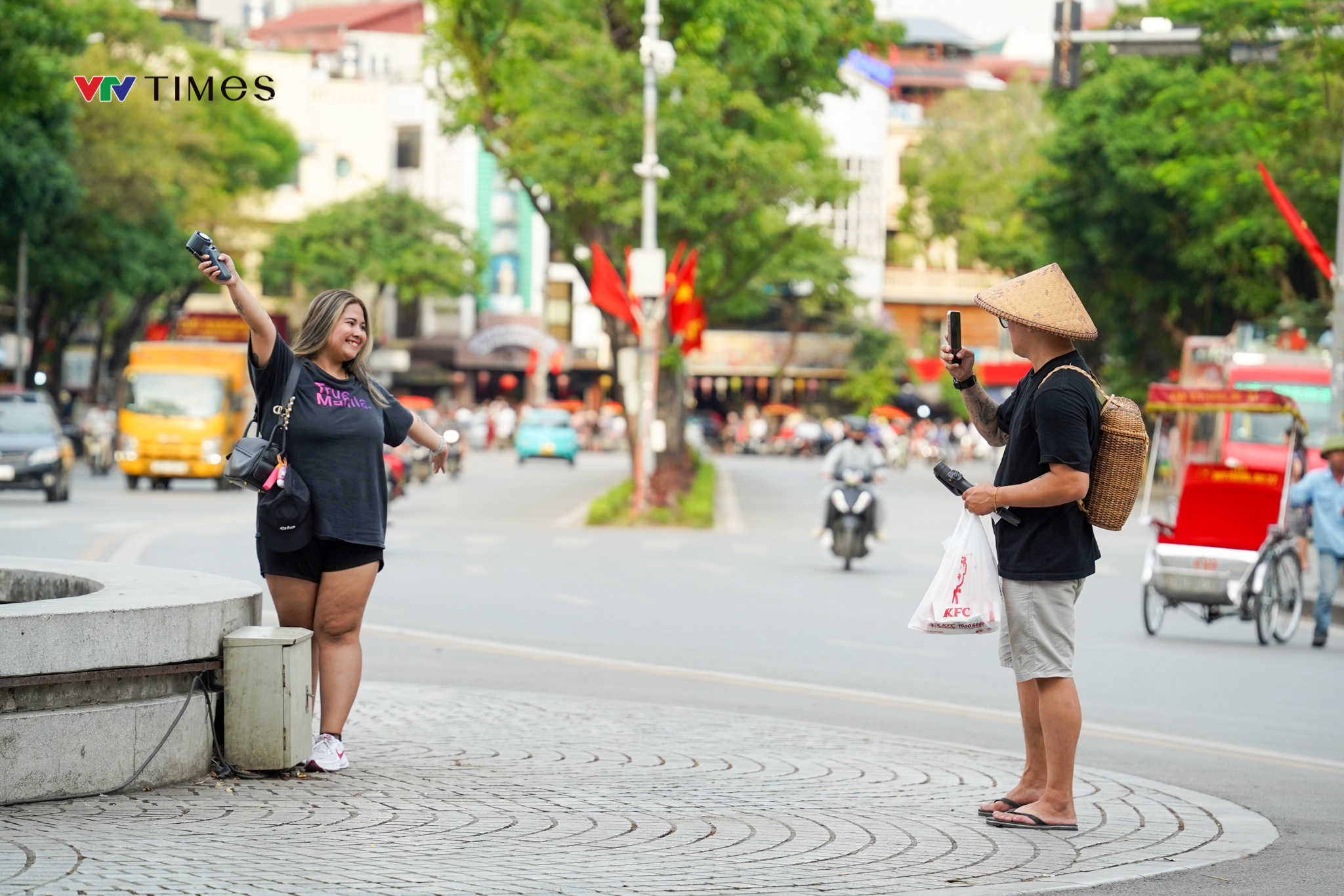 Trả lại vỉa hè cho người đi bộ: Phép thử của một đô thị văn minh - Ảnh 4.