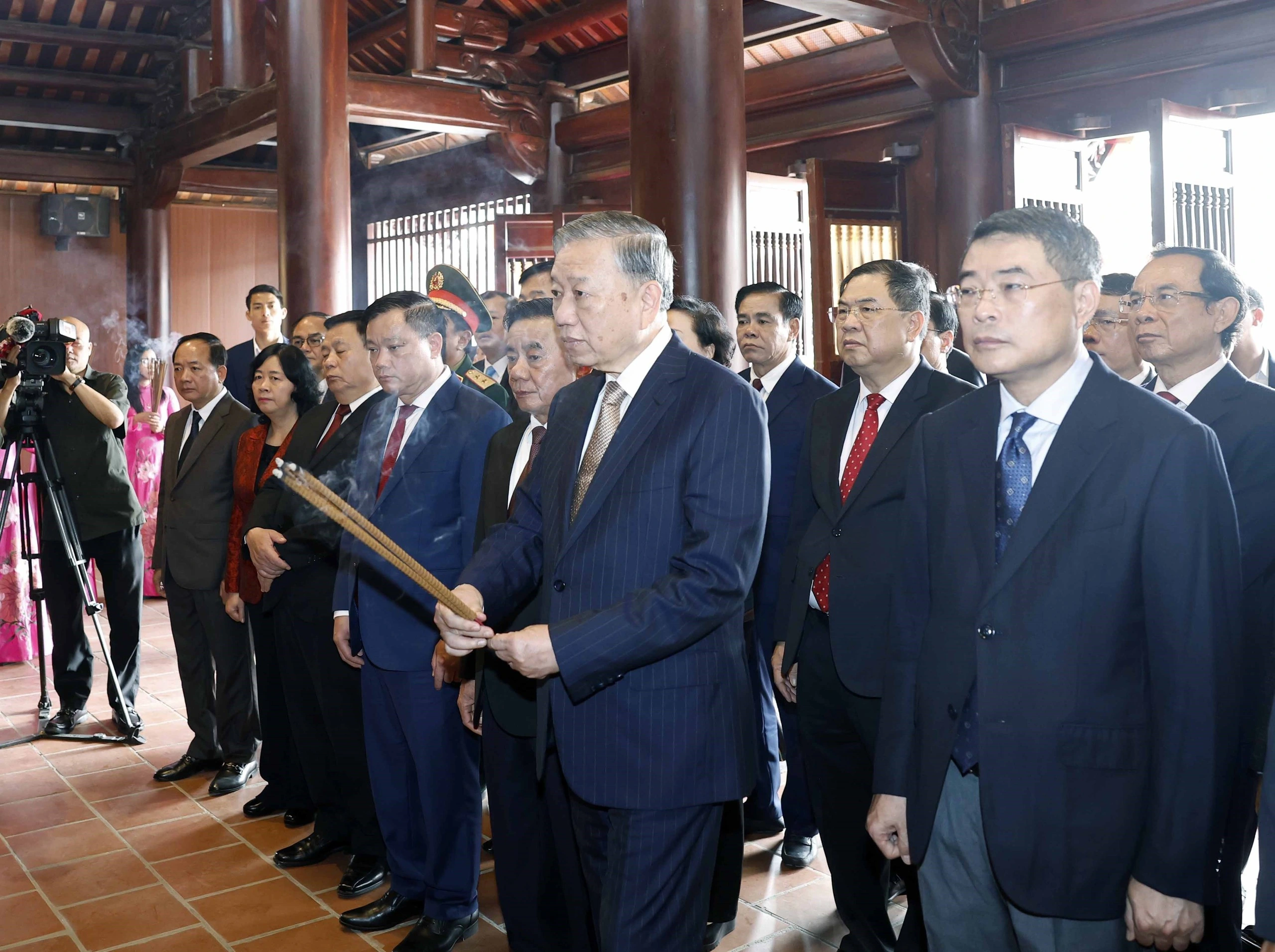 Bài viết của Tổng Bí thư, Chủ tịch nước Tô Lâm: Ánh sáng Hồ Chí Minh soi đường cho chúng ta đi- Ảnh 1.