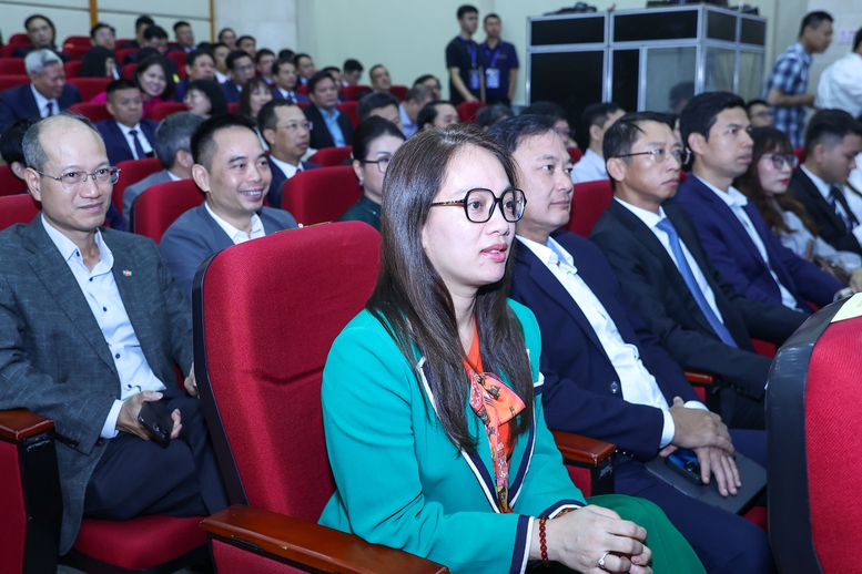 Thủ tướng L&ecirc; Minh Hưng: Khoa học c&ocirc;ng nghệ, đổi mới s&aacute;ng tạo l&agrave; yếu tố sống c&ograve;n để hiện thực h&oacute;a kh&aacute;t vọng ph&aacute;t triển đất nước- Ảnh 6.