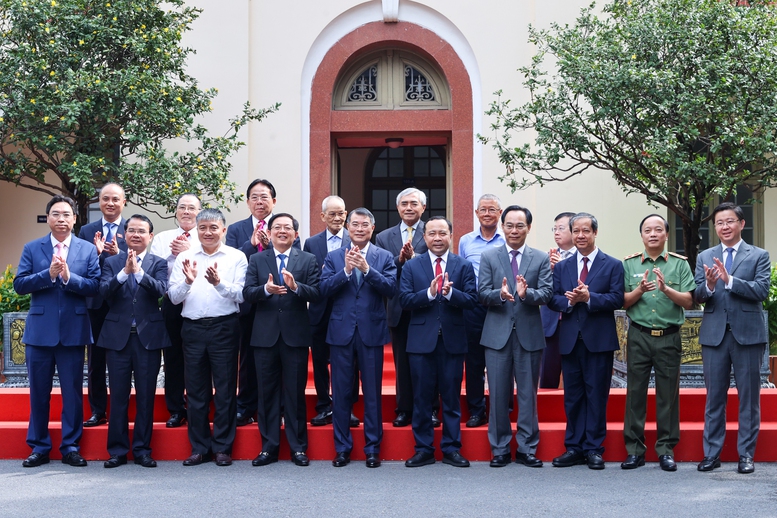 Thủ tướng L&ecirc; Minh Hưng: Khoa học c&ocirc;ng nghệ, đổi mới s&aacute;ng tạo l&agrave; yếu tố sống c&ograve;n để hiện thực h&oacute;a kh&aacute;t vọng ph&aacute;t triển đất nước- Ảnh 9.