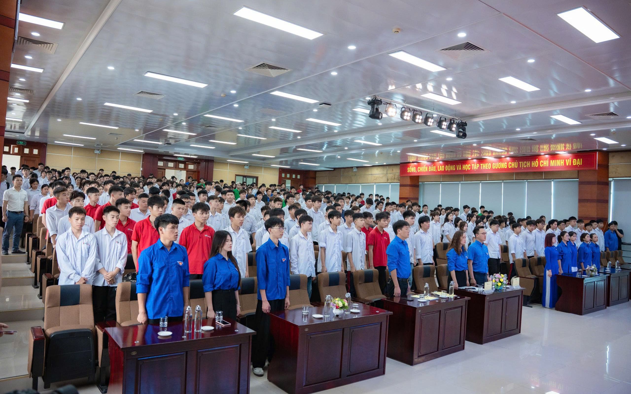 Dấu mốc đầy tự h&agrave;o của tuổi trẻ trong ng&agrave;y sinh nhật B&aacute;c- Ảnh 5.
