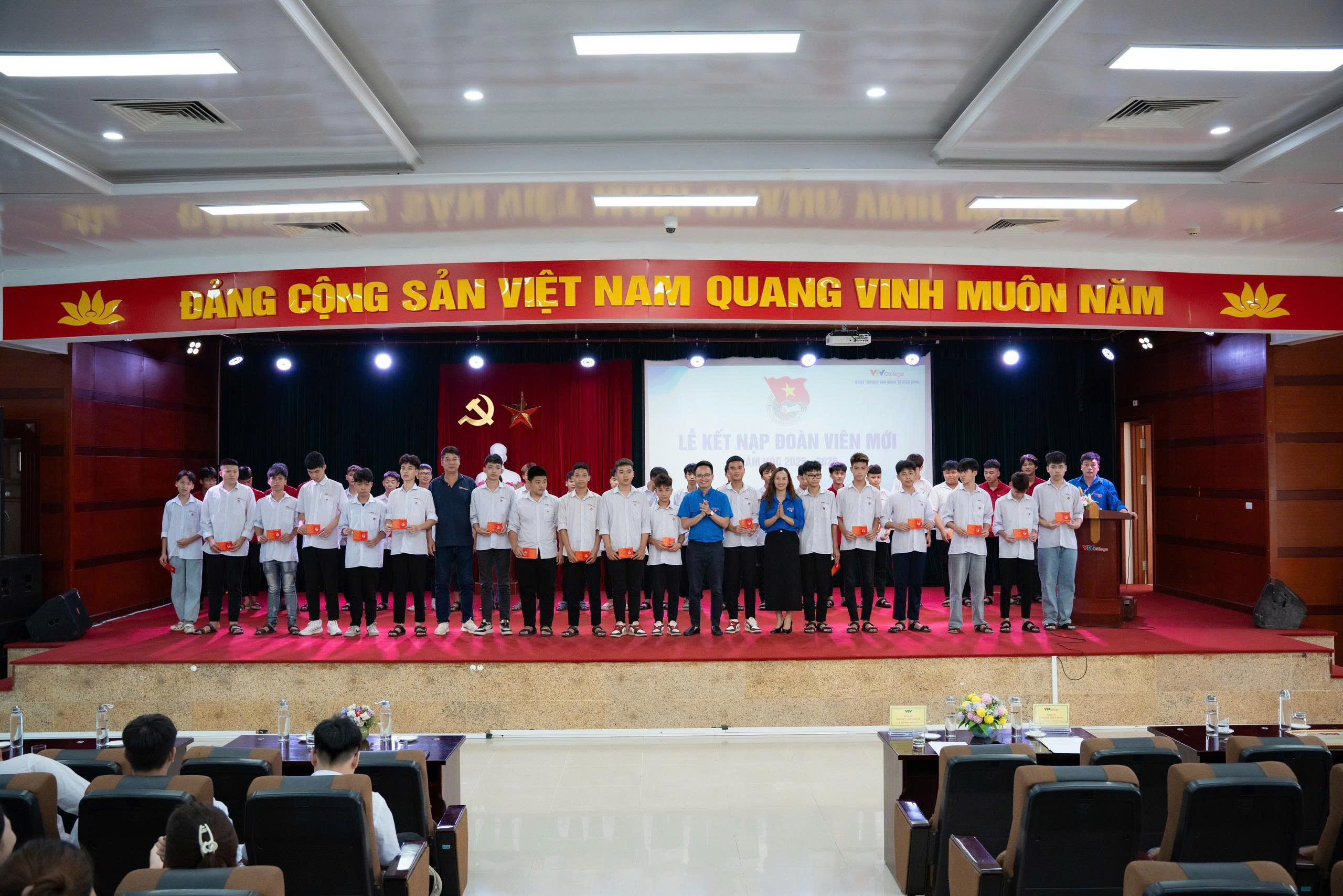 Dấu mốc đầy tự h&agrave;o của tuổi trẻ trong ng&agrave;y sinh nhật B&aacute;c- Ảnh 2.