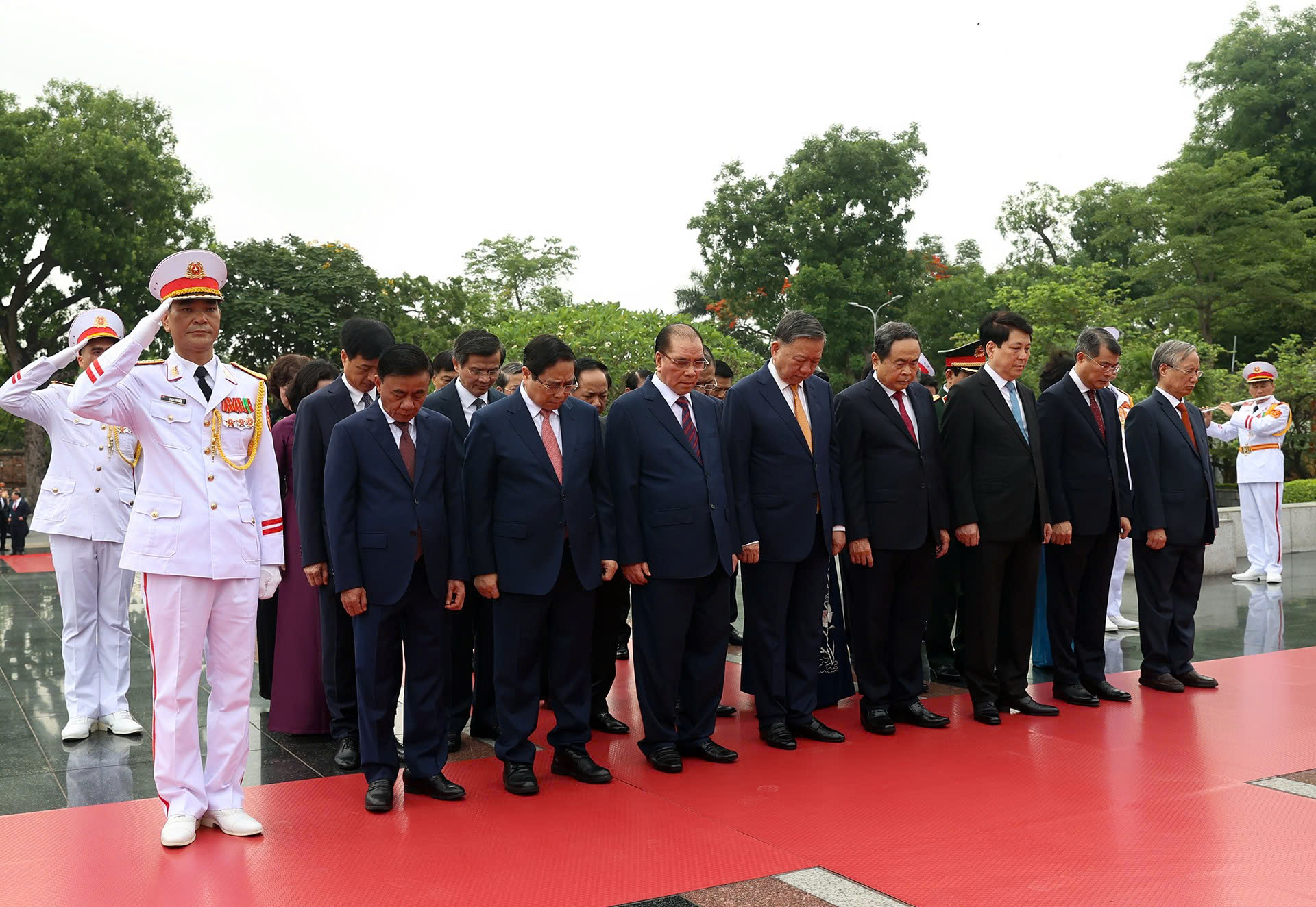 L&atilde;nh đạo Đảng, Nh&agrave; nước v&agrave;o Lăng viếng Chủ tịch Hồ Ch&iacute; Minh- Ảnh 7.